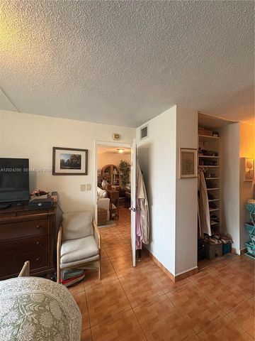 3551 NE 169th St 104, North Miami Beach, FL 33160