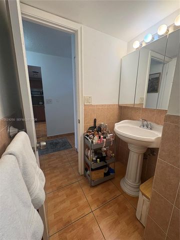 3551 NE 169th St 104, North Miami Beach, FL 33160