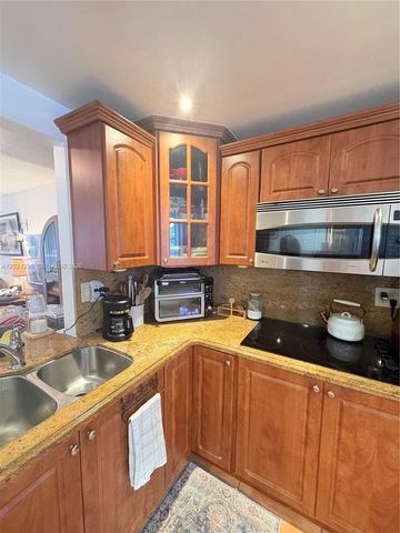 3551 NE 169th St 104, North Miami Beach, FL 33160
