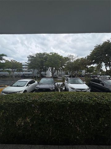 3551 NE 169th St 104, North Miami Beach, FL 33160