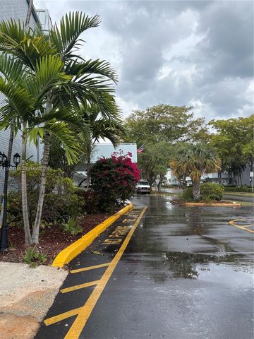 3551 NE 169th St 104, North Miami Beach, FL 33160