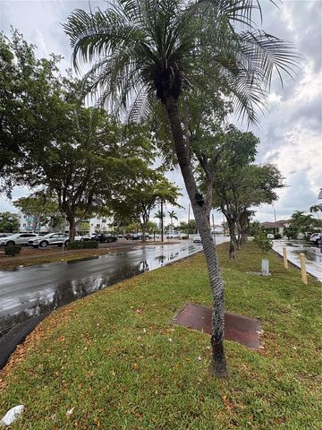 3551 NE 169th St 104, North Miami Beach, FL 33160
