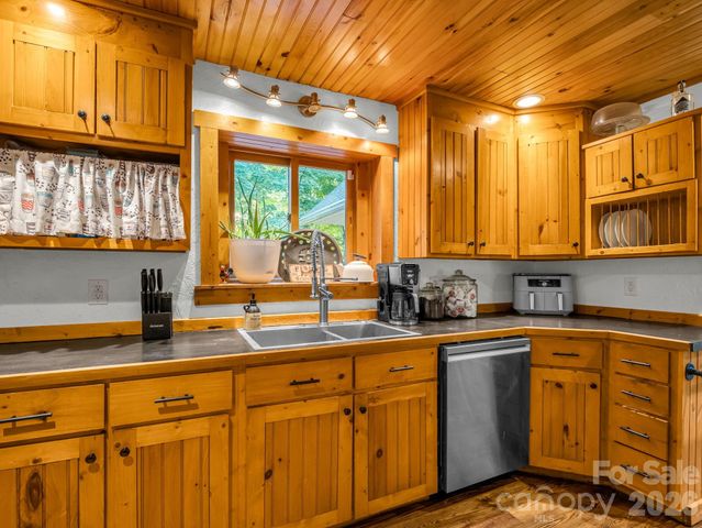 209 Chrysalis Lane, Lake Lure, NC 28746