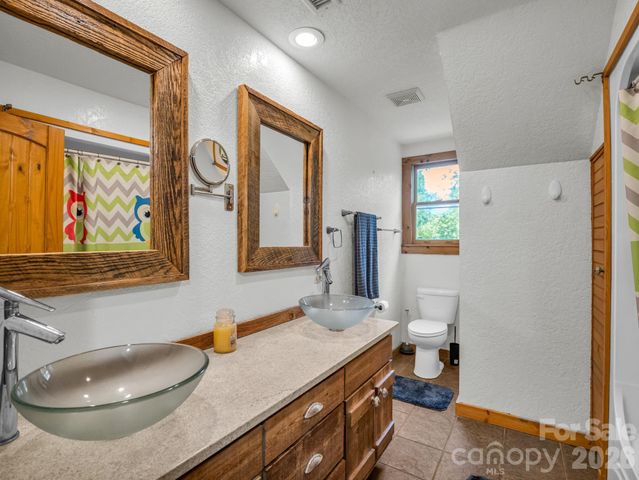 209 Chrysalis Lane, Lake Lure, NC 28746