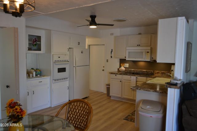 523 S PARK VIEW Circle, Mesa, AZ 85208