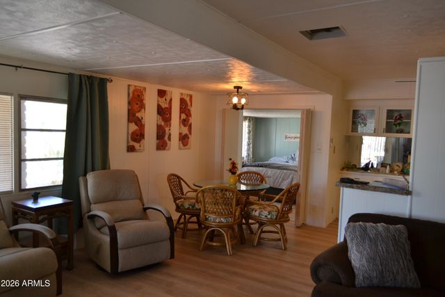 523 S PARK VIEW Circle, Mesa, AZ 85208