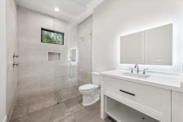 1014 Gardenia Drive, Houston, TX 77018