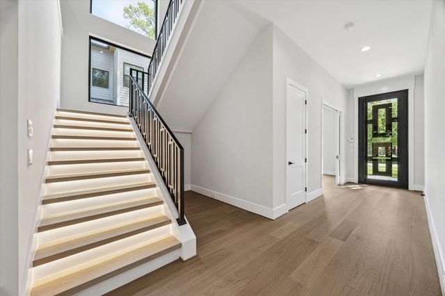 1014 Gardenia Drive, Houston, TX 77018