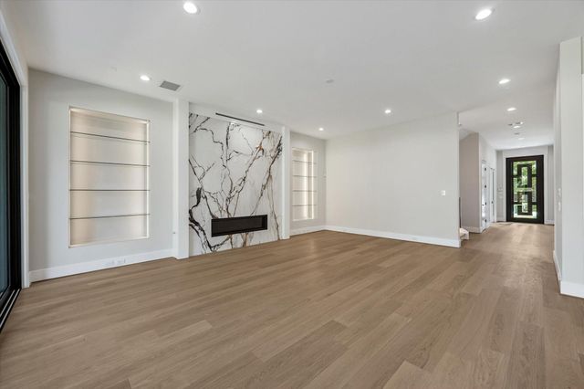 1014 Gardenia Drive, Houston, TX 77018