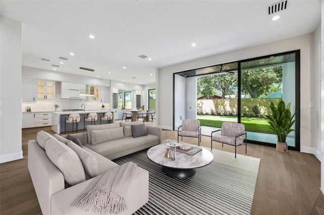 1014 Gardenia Drive, Houston, TX 77018