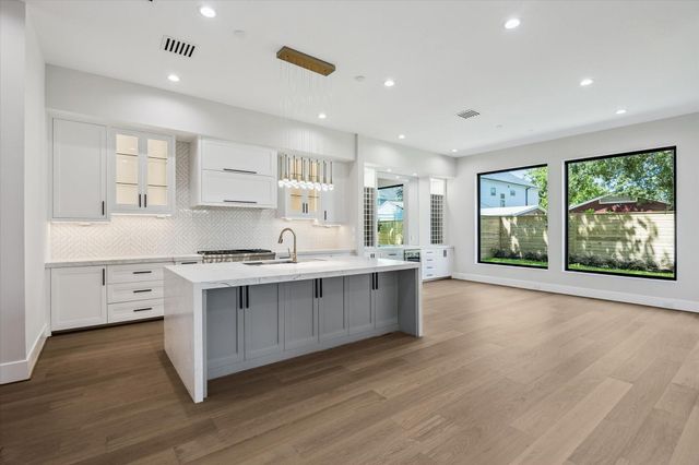 1014 Gardenia Drive, Houston, TX 77018