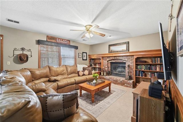 1011 NE 103rd Street, Kansas City, MO 64155