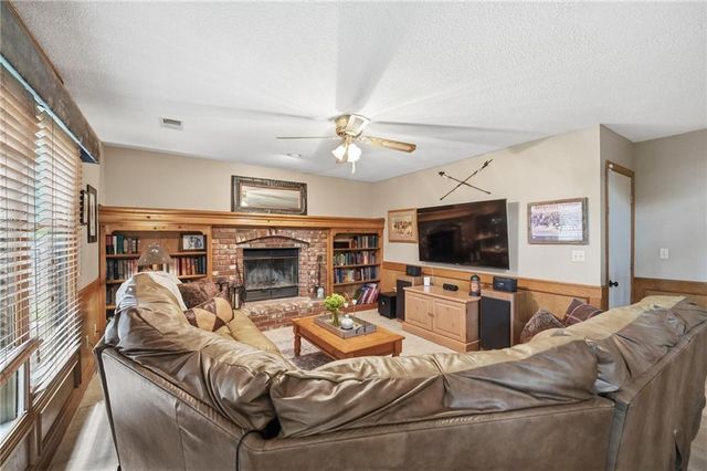 1011 NE 103rd Street, Kansas City, MO 64155