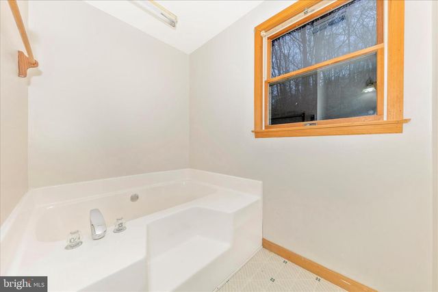 24607 HELLS DELIGHT RD, Smithsburg, MD 21783