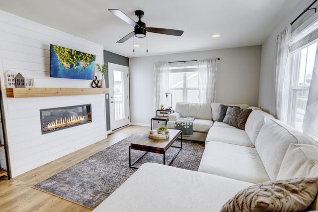 993 Clover Lane, Deforest, WI 53532