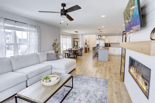 993 Clover Lane, Deforest, WI 53532