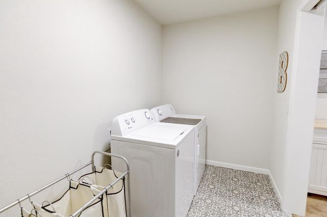 993 Clover Lane, Deforest, WI 53532