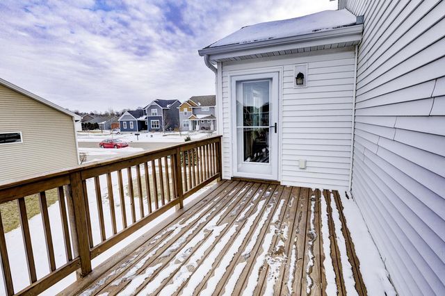 993 Clover Lane, Deforest, WI 53532