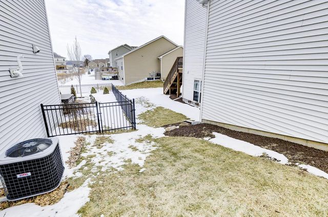 993 Clover Lane, Deforest, WI 53532