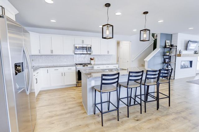 993 Clover Lane, Deforest, WI 53532