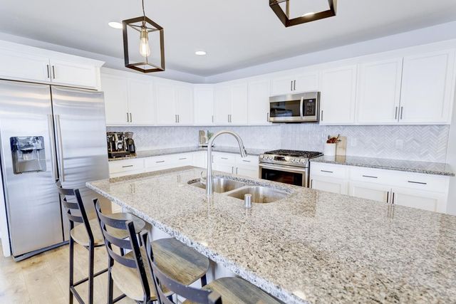 993 Clover Lane, Deforest, WI 53532