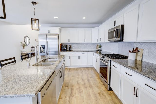 993 Clover Lane, Deforest, WI 53532