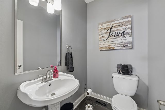 15203 Brookview Drive, Urbandale, IA 50323