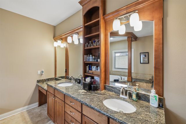 15203 Brookview Drive, Urbandale, IA 50323