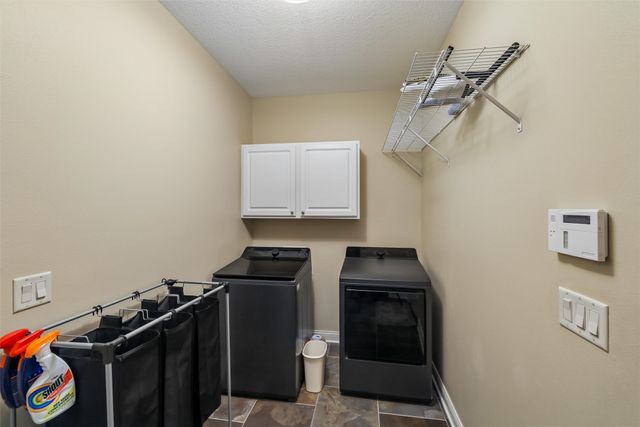 15203 Brookview Drive, Urbandale, IA 50323