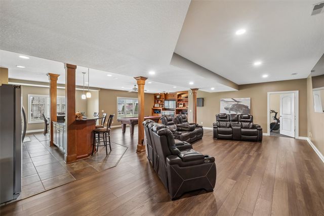 15203 Brookview Drive, Urbandale, IA 50323