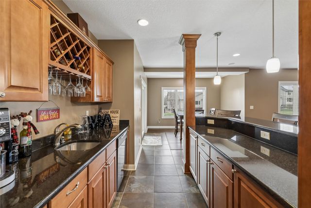15203 Brookview Drive, Urbandale, IA 50323