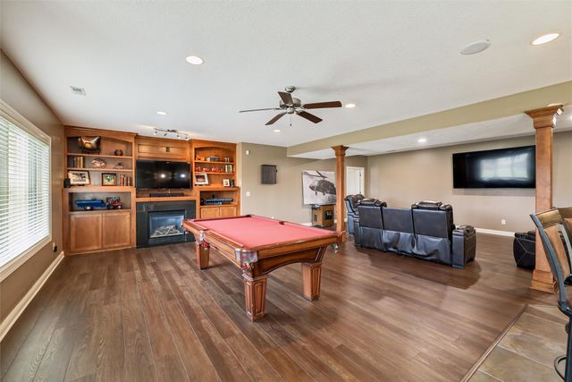 15203 Brookview Drive, Urbandale, IA 50323
