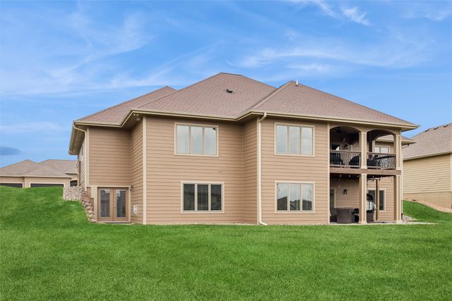 15203 Brookview Drive, Urbandale, IA 50323