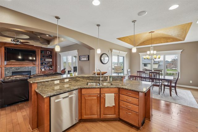 15203 Brookview Drive, Urbandale, IA 50323