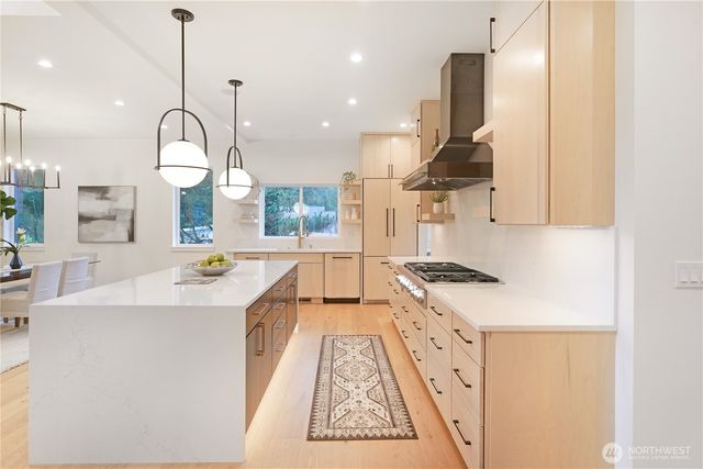 12226 NE 70th Street, Kirkland, WA 98033