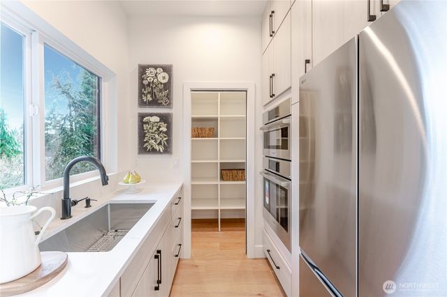 12226 NE 70th Street, Kirkland, WA 98033