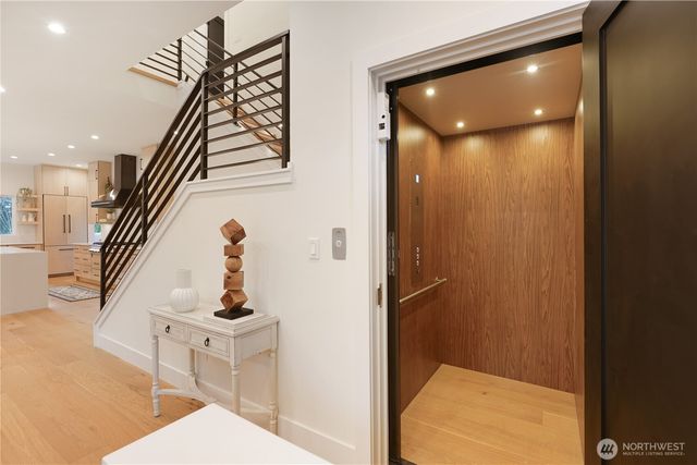 12226 NE 70th Street, Kirkland, WA 98033