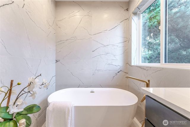 12226 NE 70th Street, Kirkland, WA 98033