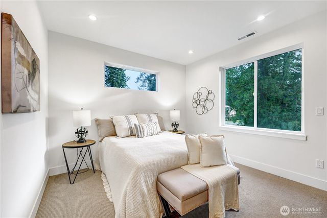 12226 NE 70th Street, Kirkland, WA 98033