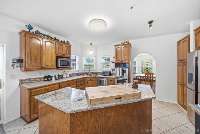 29945 S River Ridge Drive, Catoosa, OK 74015