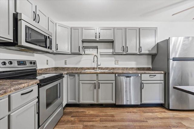7194 Upper 17th Street N, Oakdale, MN 55128