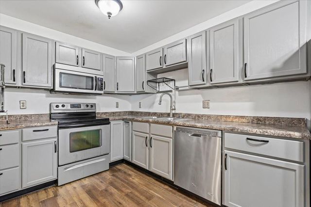 7194 Upper 17th Street N, Oakdale, MN 55128