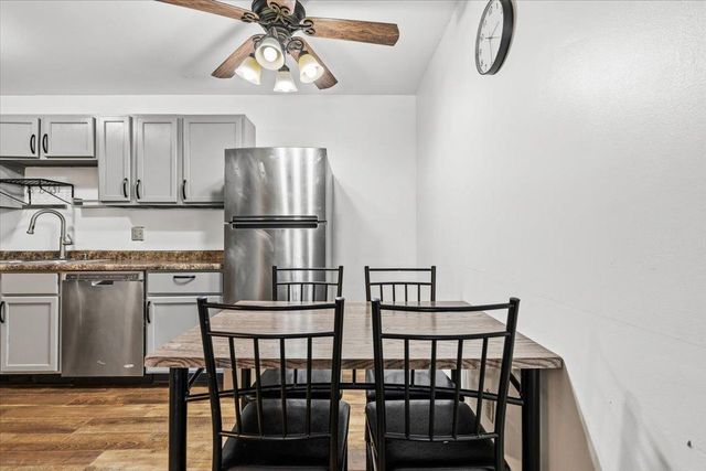 7194 Upper 17th Street N, Oakdale, MN 55128