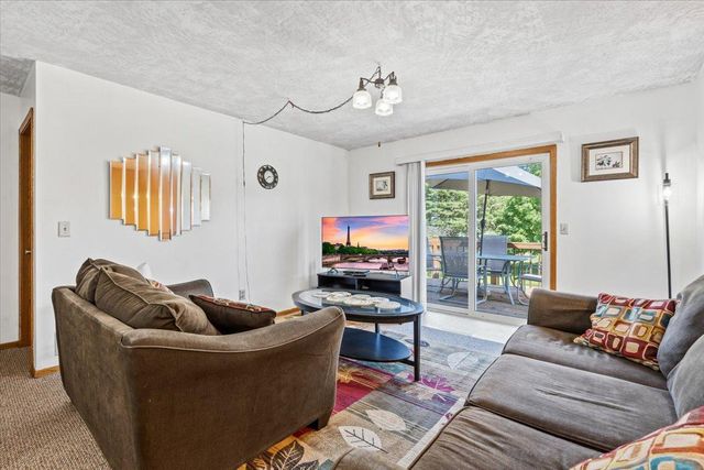 7194 Upper 17th Street N, Oakdale, MN 55128