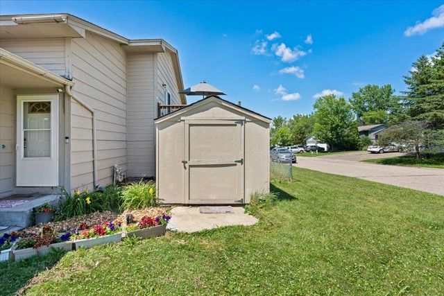 7194 Upper 17th Street N, Oakdale, MN 55128