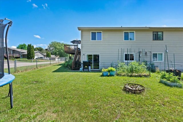 7194 Upper 17th Street N, Oakdale, MN 55128