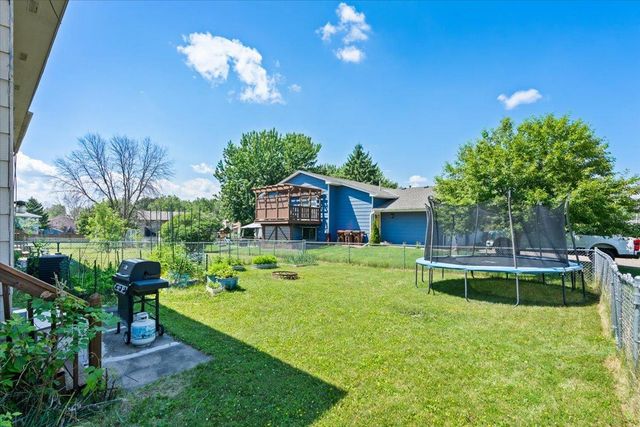 7194 Upper 17th Street N, Oakdale, MN 55128