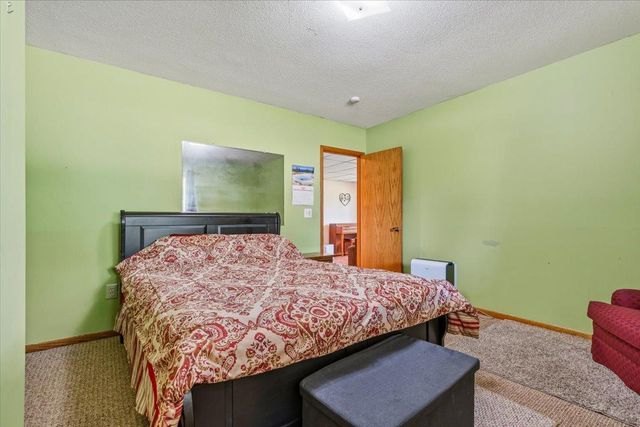 7194 Upper 17th Street N, Oakdale, MN 55128