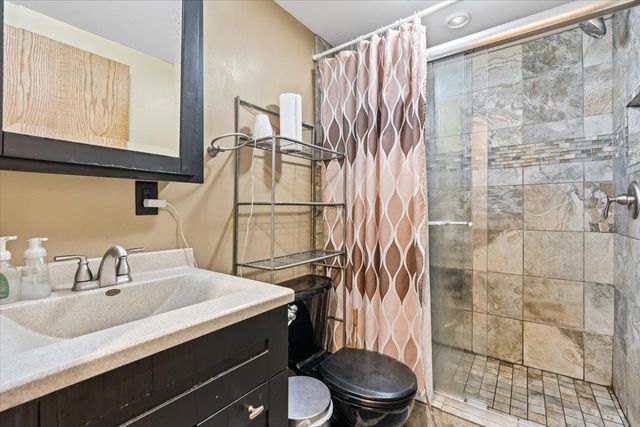 7194 Upper 17th Street N, Oakdale, MN 55128