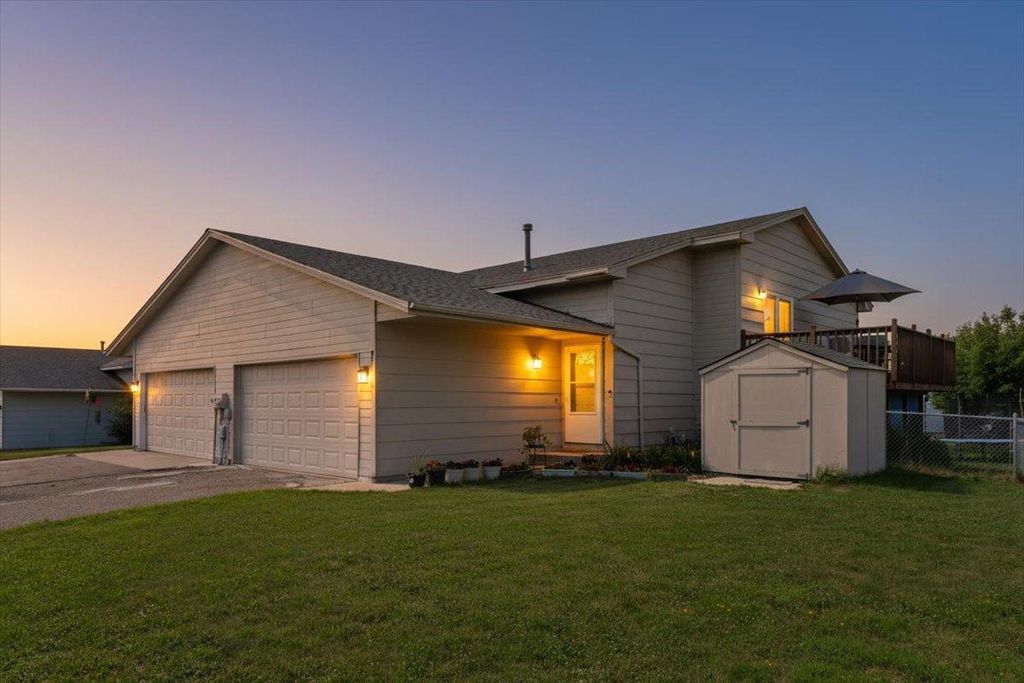 7194 Upper 17th Street N, Oakdale, MN 55128